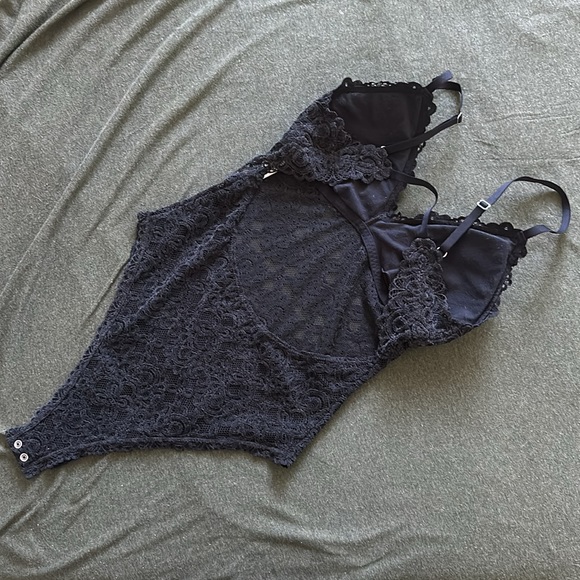 Black velvet bodysuit with open back. - Picture 2 of 2